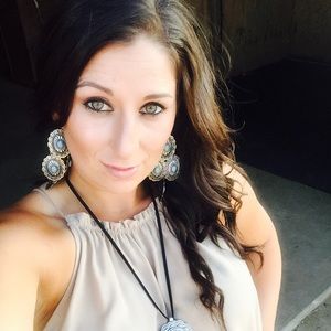 Meet your Posher, Shelbi